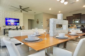 House | 6 bedrooms - 3kingbeds Spa Gameroom Solterra (Davenport)