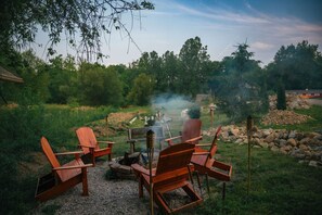 3 bedrooms - Treehouse Hot tub on 60 Acre Farm Near Downtown (Indianapolis)