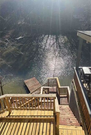 House, Smoking | 1 bedroom - Lakefront-nestled in Nirvana (Martinsville)