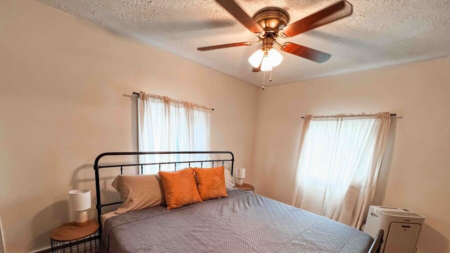 3 bd 10 min to Dwtwn Washer-dryer