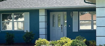 King BED Hottub Palm Coast