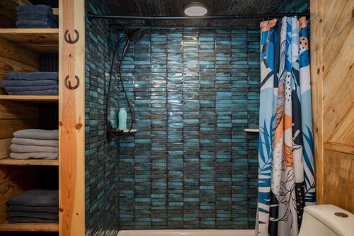 Studio | Bathroom