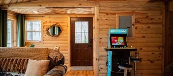 Lakefront Hilltop Cabin Hot tub Firepit