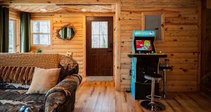 Lakefront Hilltop Cabin Hot tub Firepit