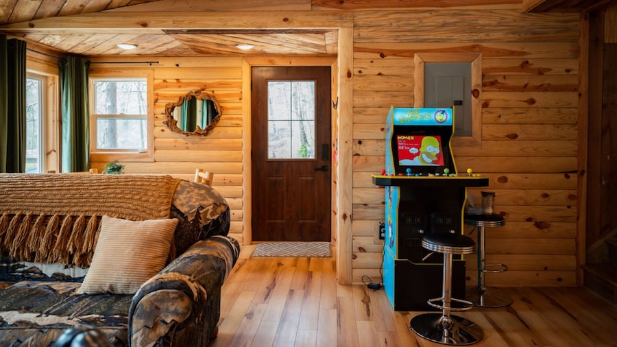 Lakefront Hilltop Cabin Hot tub Firepit