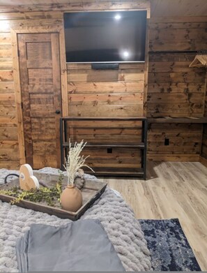 3 bedrooms - Lofted Pines Hot Tub Arcade Air Hockey (Broken Bow)