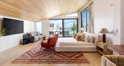 The Santa Monica Sunset - Beachfront Luxury