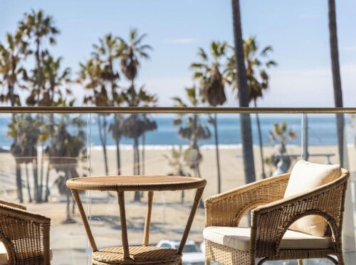 The Santa Monica Sunset - Beachfront Luxury