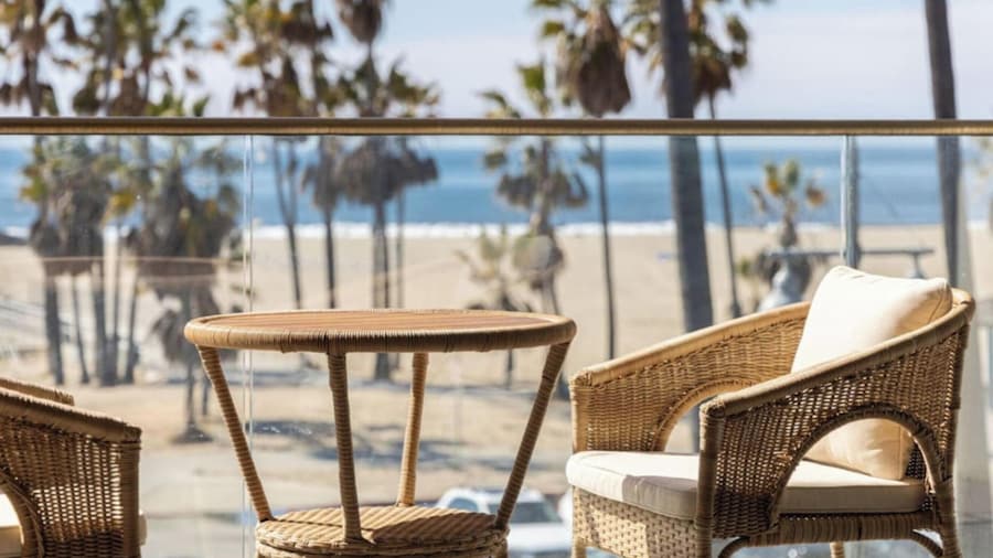 The Santa Monica Sunset - Beachfront Luxury