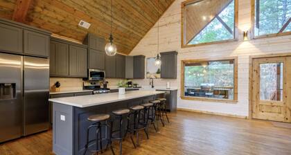 Whispering Winds Luxury Cabin in Hochatown