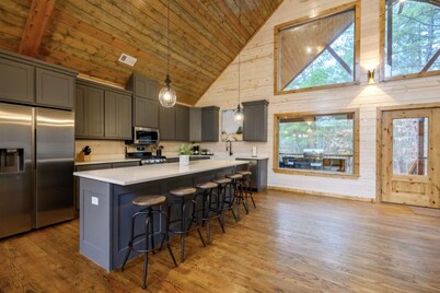 Whispering Winds Luxury Cabin in Hochatown