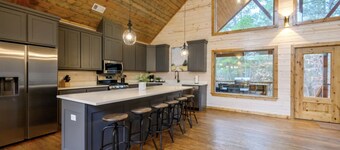 Whispering Winds Luxury Cabin in Hochatown