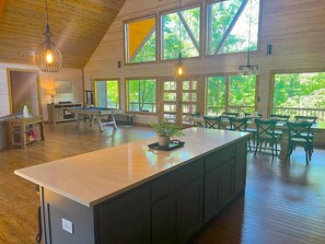 Studio | 5 bedrooms - Whispering Winds Luxury Cabin in Hochatown (Broken Bow)