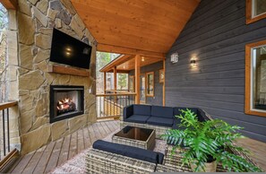 Studio | 5 bedrooms - Whispering Winds Luxury Cabin in Hochatown (Broken Bow)