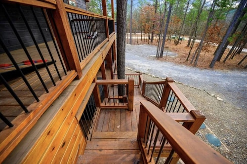 Whispering Winds Luxury Cabin in Hochatown