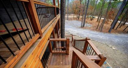 Whispering Winds Luxury Cabin in Hochatown