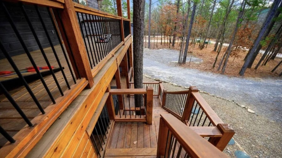 Whispering Winds Luxury Cabin in Hochatown