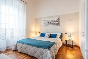 Căn hộ | 2 phòng ngủ, bàn