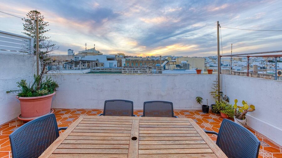 St James the Traditional 4-bed Townhouse Terrace