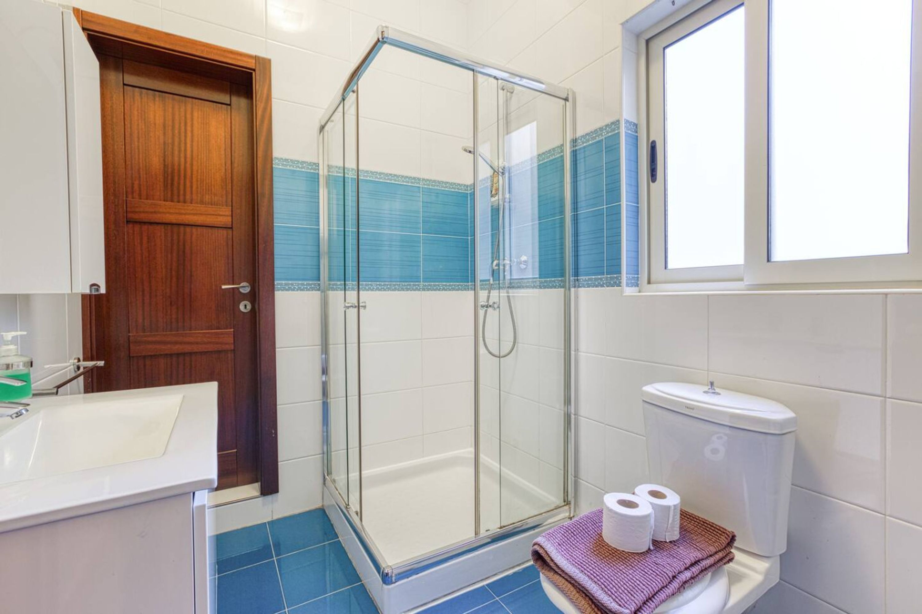 4 habitaciones y escritorio 