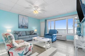 House | 1 bedroom - Slice o Paradise Gulf Front Balcony Pool (Panama City Beach)
