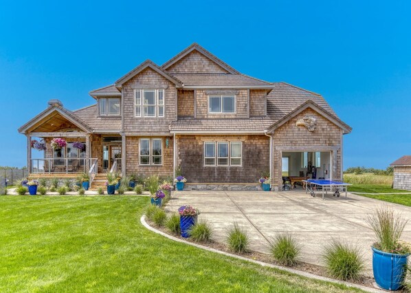 House | 6 bedrooms - Oceanfront Comfort Style Luxury Hot Tub Wifi 600 35 (Long Beach)