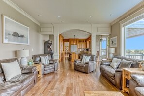 House | 6 bedrooms - Oceanfront Comfort Style Luxury Hot Tub Wifi 600 35 (Long Beach)