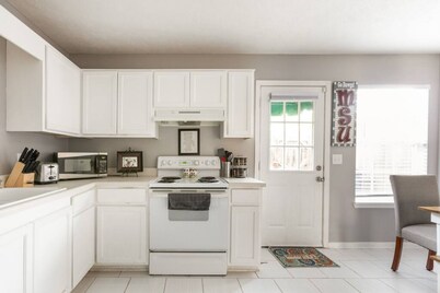 Bulldog Academy Convenient to MSU