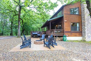 Studio | 3 bedrooms - Bison Point Smoker Grill Corn Hole Fire Pit (Broken Bow)