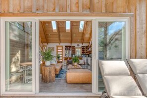 Apartment - Boutique Cabin Design Luxury Hot Tub Path to Beach (Long Beach)