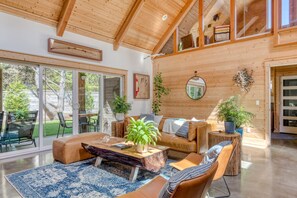 Apartment - Boutique Cabin Design Luxury Hot Tub Path to Beach (Long Beach)