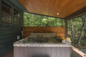 Studio | 5 bedrooms - Wine Time Heated Optional Pool Shuffleboard Table Arcade Play Set Corn Hole (Broken Bow)