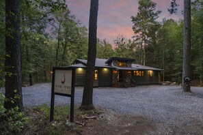 5 bedrooms - Wine Time Heated Optional Pool Shuffleboard Table Arcade Play Set Corn Hole (Broken Bow)