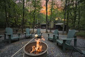 Studio | 5 bedrooms - Wine Time Heated Optional Pool Shuffleboard Table Arcade Play Set Corn Hole (Broken Bow)