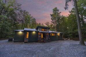 Studio | 5 bedrooms - Wine Time Heated Optional Pool Shuffleboard Table Arcade Play Set Corn Hole (Broken Bow)