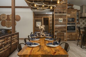 Studio | 5 bedrooms - Wine Time Heated Optional Pool Shuffleboard Table Arcade Play Set Corn Hole (Broken Bow)