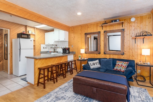 Ski-in Ski-out Chair 8 3rd Floor No Elevator