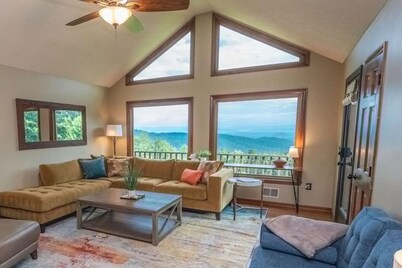 Blue Ridge Gateway Cabin With Mountain Views