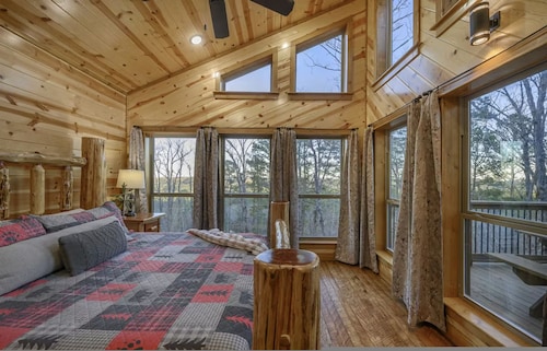 Three Bears Hideout Luxury Mountain Cabin Getaway for Families Groups