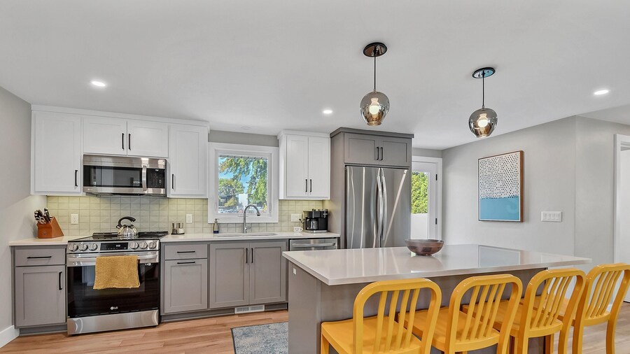 Full Remodel Steps to Lambeau Titletown Resch