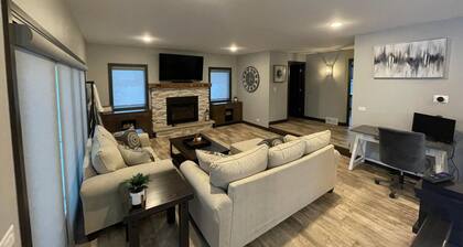 Freshly Updated Lake Michigan Home With Pool