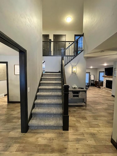 Freshly Updated Lake Michigan Home With Pool