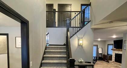 Freshly Updated Lake Michigan Home With Pool