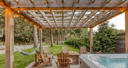 Boutique Cabin on Manicured Acre Hot tub Path to Beach Wifi 200 10