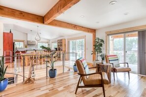 Apartment | 2 bedrooms - Boutique Cabin on Manicured Acre Hot tub Path to Beach Wifi 200 10 (Long Beach)