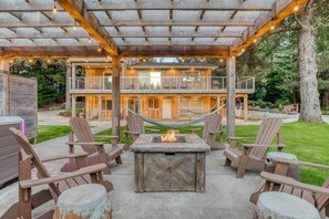 Apartment | 2 bedrooms - Boutique Cabin on Manicured Acre Hot tub Path to Beach Wifi 200 10 (Long Beach)