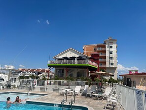 Apartment | 2 bedrooms - Beachy Keen-steps to the Beach (Madeira Beach)