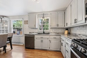 House - House w Finished Garage Walk to Lambeau Bars Resch (Green Bay)