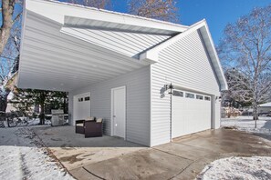 House - House w Finished Garage Walk to Lambeau Bars Resch (Green Bay)