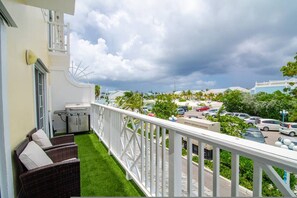 Apartment | 3 bedrooms - Beautiful Fam-friendly Property w Access to Sandyport Beach Resort (Nassau)